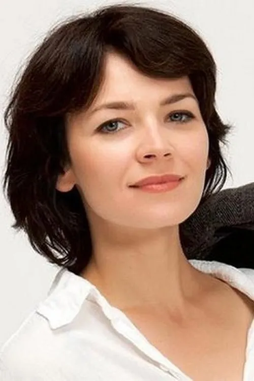 Anna Molchanova interpretando a Anu / Alosia