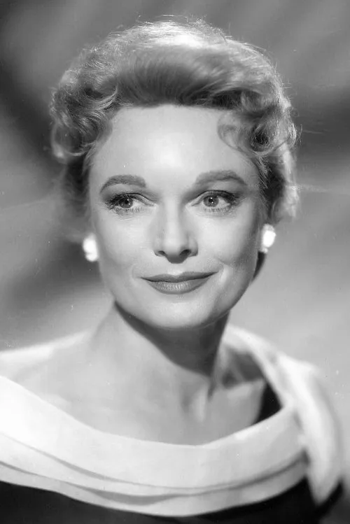 Anna Neagle interpretando a Matron Eleanor Hammond