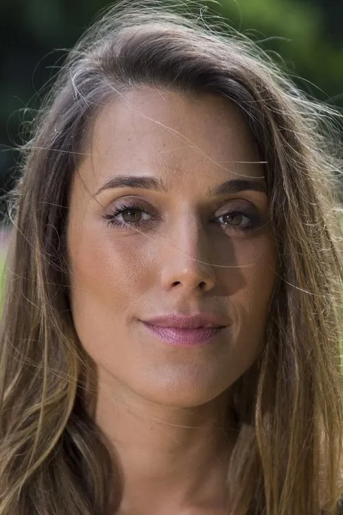 Anna Pálmai interpretando a Viola