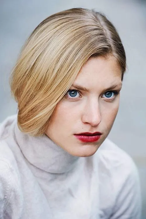 Anna Platen interpretando a Eva Ziehnagel