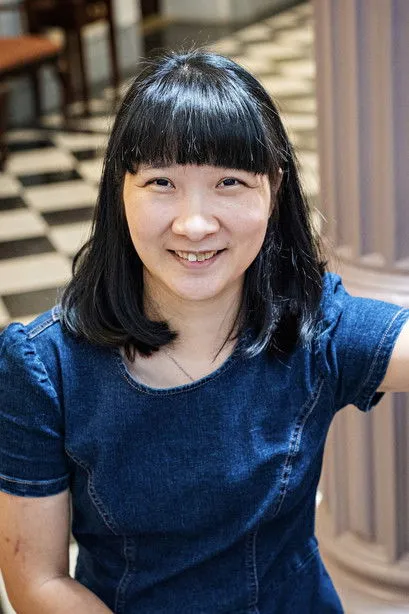 Anna Sargent interpretando a Anna