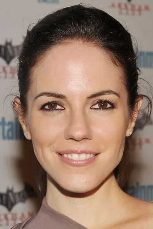 Anna Silk interpretando a Catye