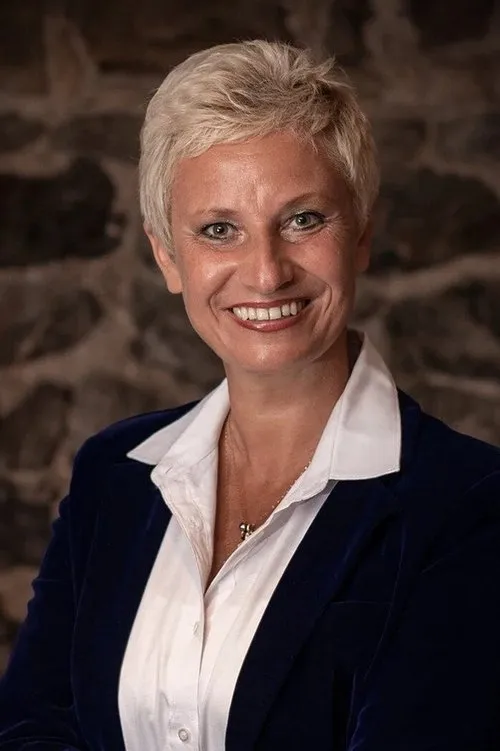 Martinš Pocs ha trabajado con Anna Šteina en 1 ocasiones