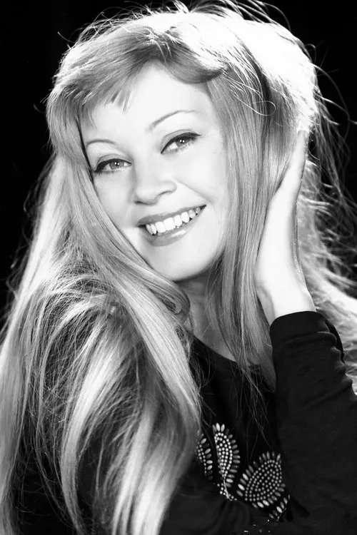 Anna Széles interpretando a Szõke lány