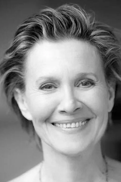 Anne Aor interpretando a Martine