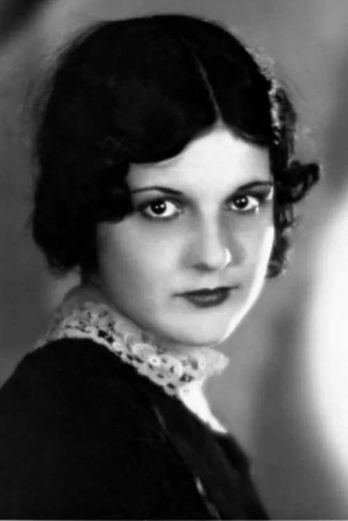 Anne Cornwall interpretando a Betty Stanwood