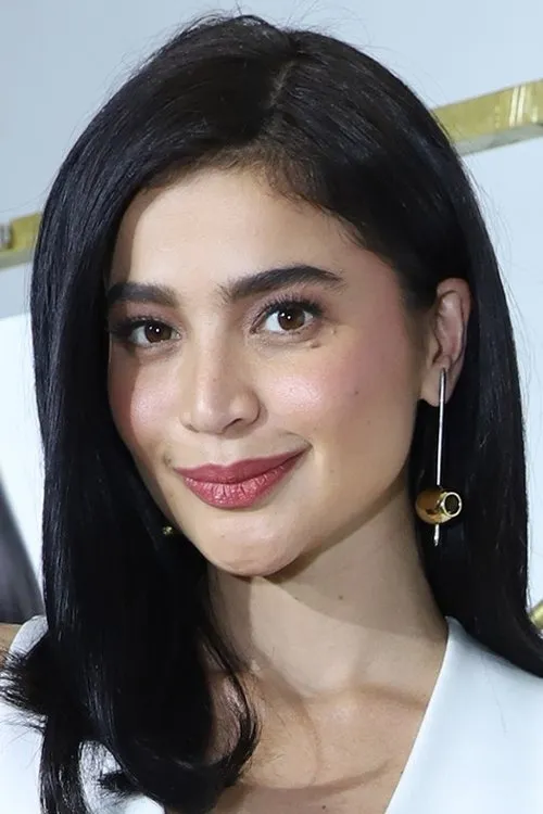 Anne Curtis — personaje: Fatima "Imang" de Vera-Bartolome/ Bernadette Sembrano