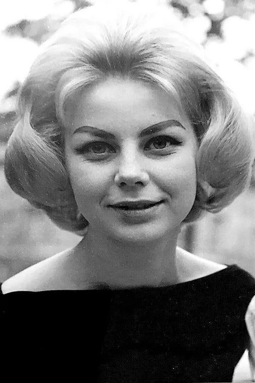 Anne Doat interpretando a Christine