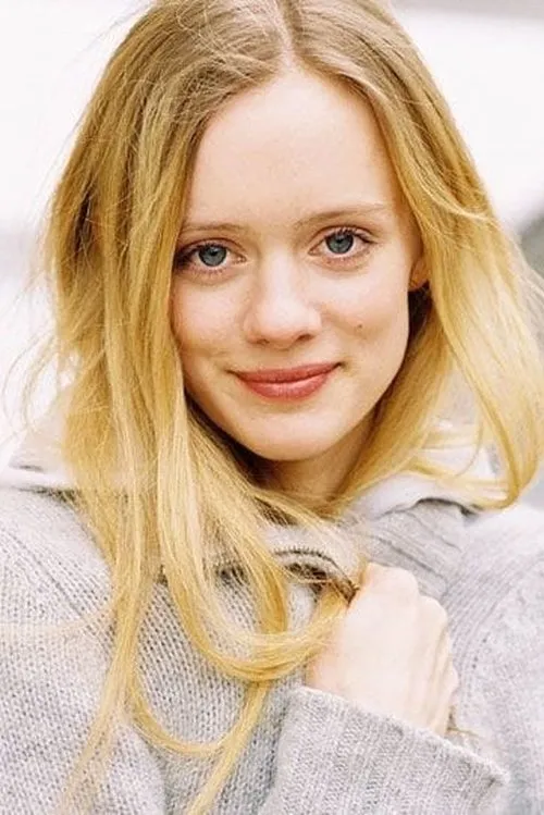 Anne Kanis interpretando a Nicole