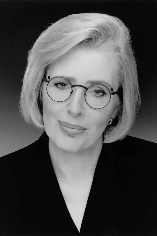 Anne Summers interpretando a Self