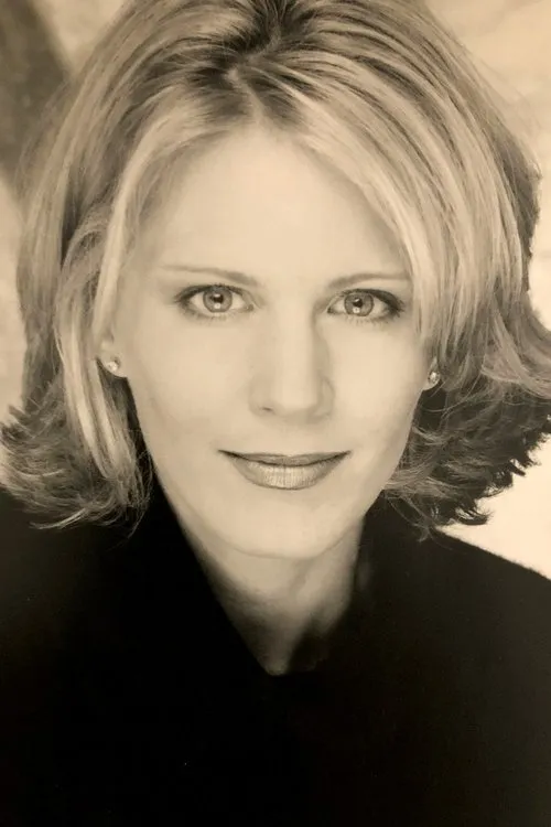 Anne Tremko interpretando a Louise Harper