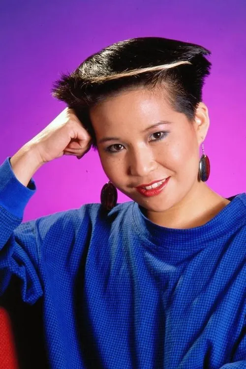 Annette Shun Wah interpretando a Yen Chan