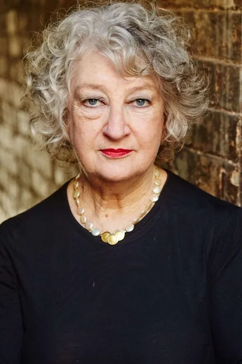 Annie Byron interpretando a Mum