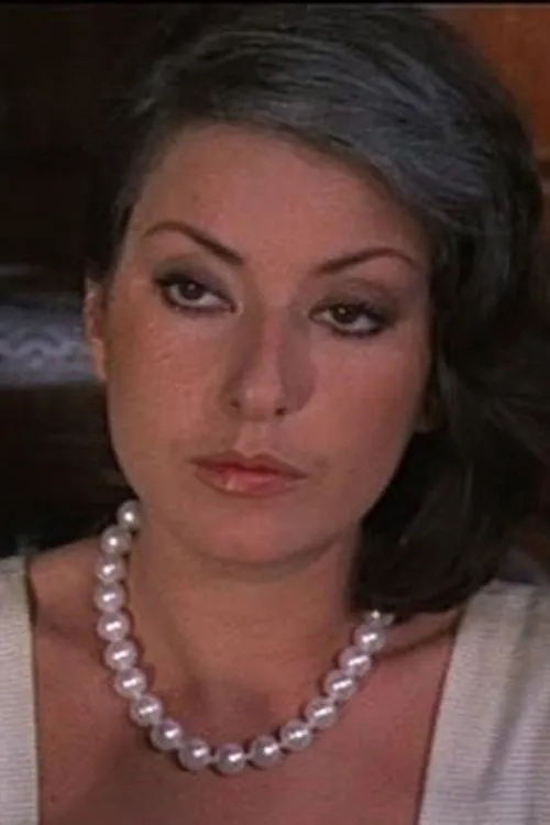 Annie Carol Edel interpretando a moglie di Santuzzo (as Annie Edel)