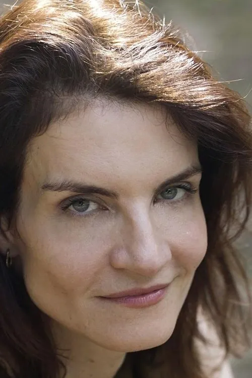 Annie Dutoit interpretando a Self