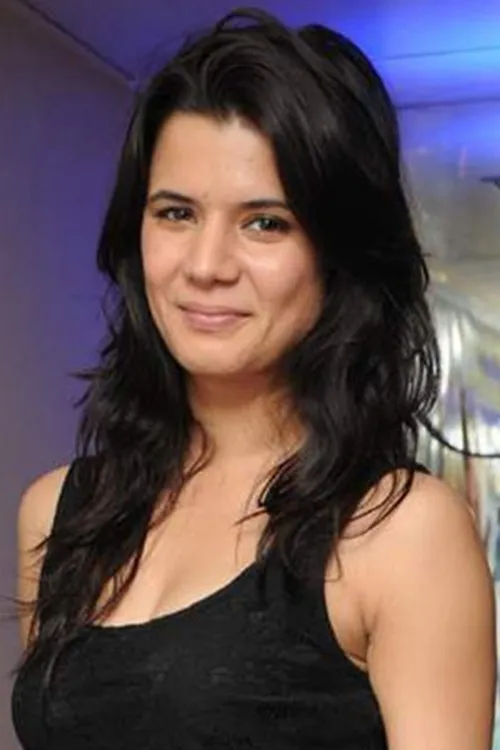 Annie Gill — personaje: Rano Walia