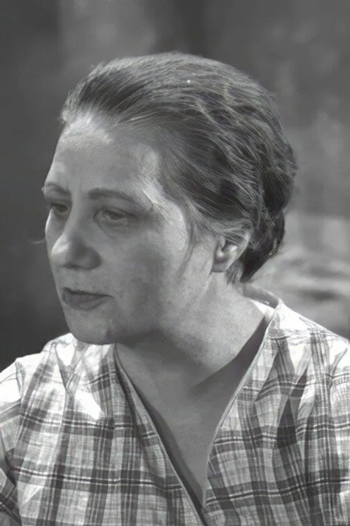 Annie Toinon interpretando a Philomène Barbaroux