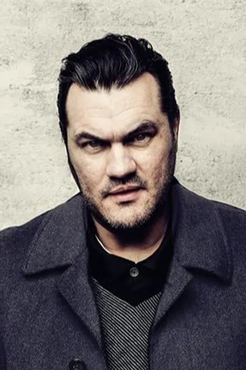 Ant interpretando a (archive footage)