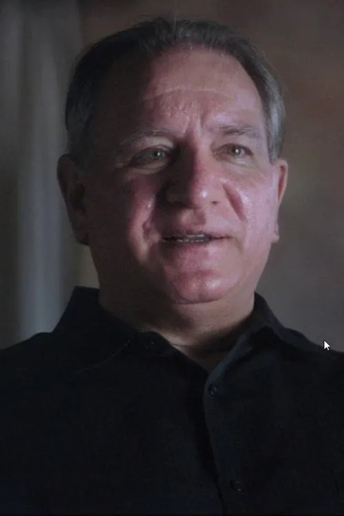 Anthony Antonucci interpretando a Long Haired Thug