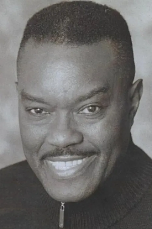 Anthony Chrysostom interpretando a Mayor Greenspan