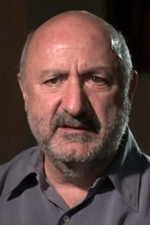 Anthony DeCurtis interpretando a Self