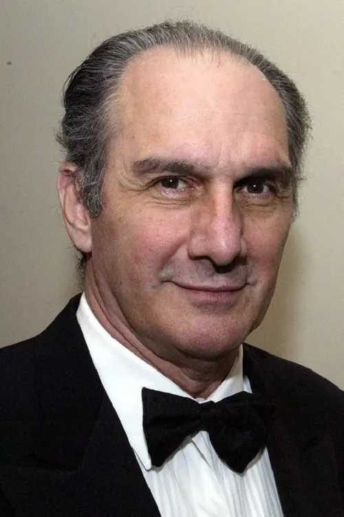 Anthony Herrera interpretando a Steve