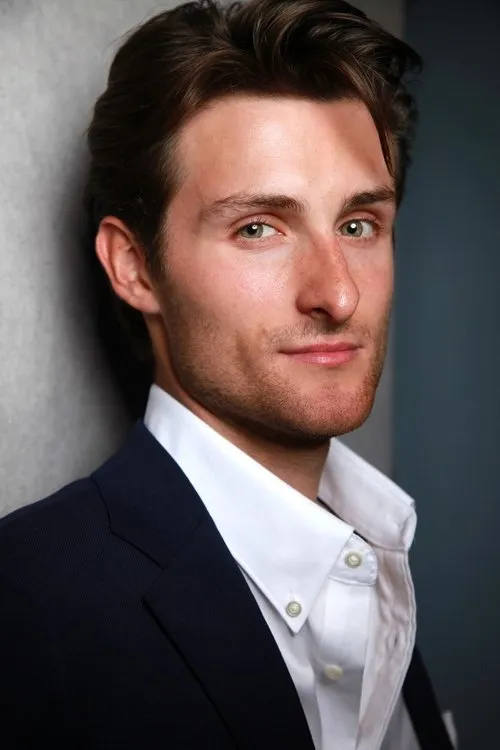 Anthony Starzynski interpretando a Dylan