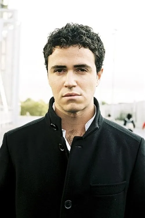 Anto Mela interpretando a Petru