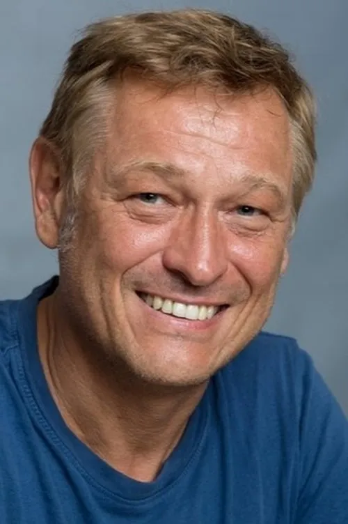 Antoine Stip interpretando a Sam Spencer