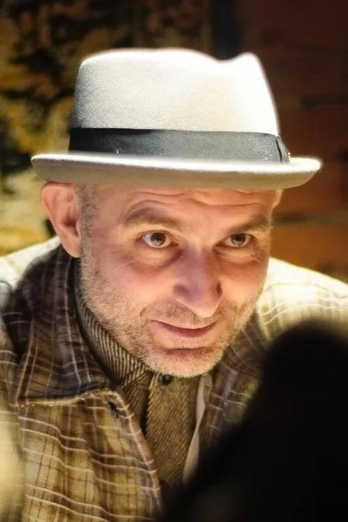 ?????? ????????? ha trabajado con Anton Mazurov en 2 ocasiones