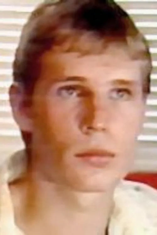 Anton Rector interpretando a Anton