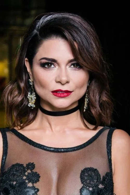 Adriana Vacarezza ha trabajado con Antonella Ríos en 1 ocasiones