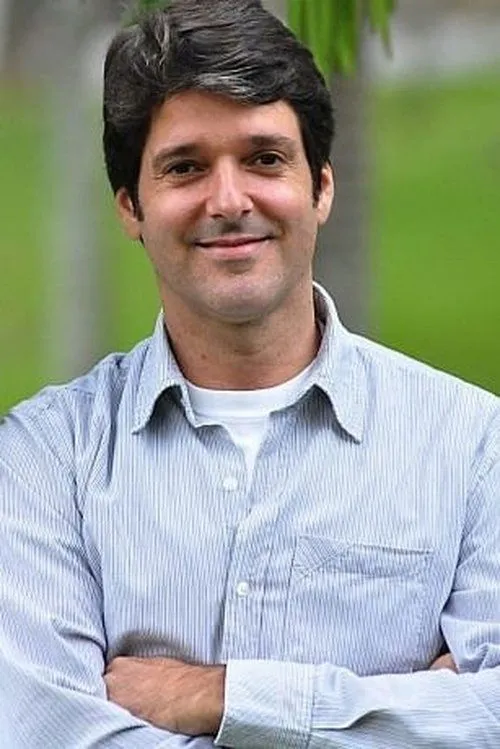 Antonio Fragoso interpretando a Alexandre