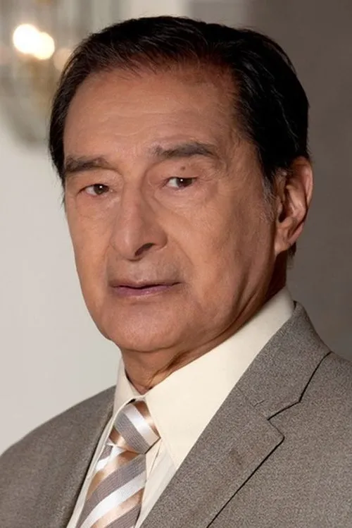 Antonio Medellin interpretando a 