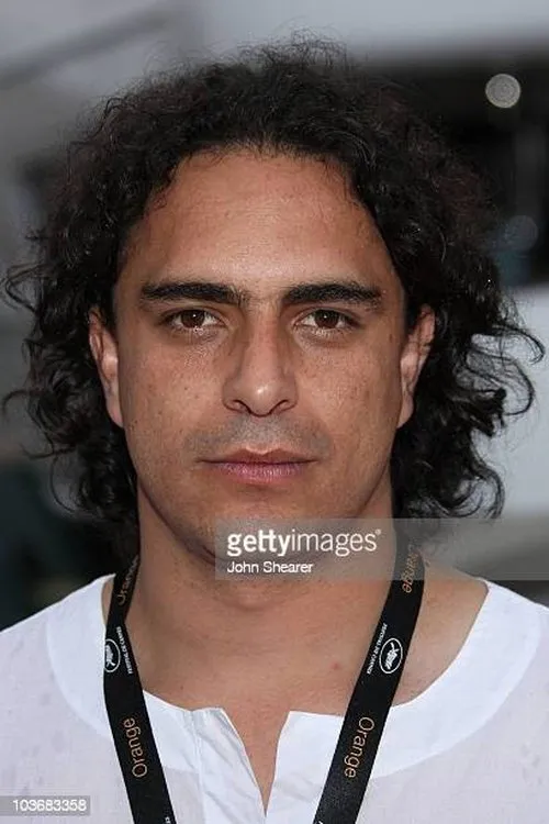 Rodrigo Reyes ha trabajado con Antonio Peredo en 1 ocasiones