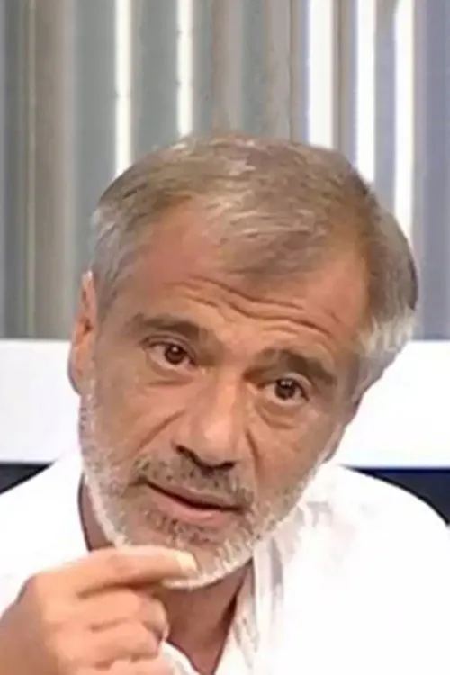 Antonis Prekas interpretando a Psychiatric ward's inmate