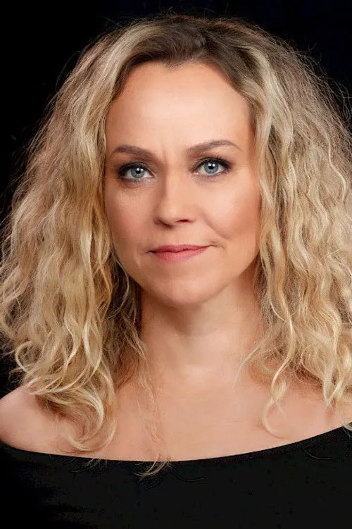 Anu Palevaara interpretando a Hilkka