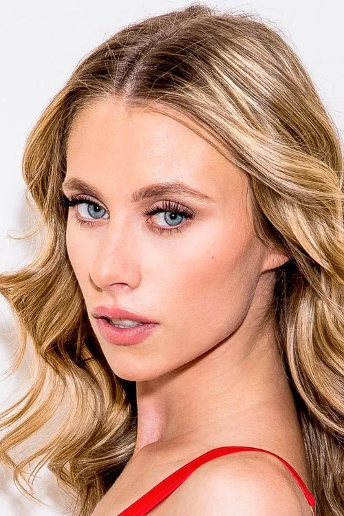 Anya Olsen interpretando a 