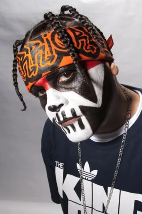 Anybody Killa interpretando a Indian Chief