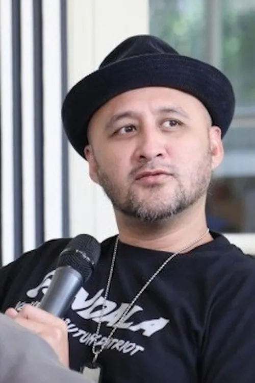 Andrew Suleiman ha trabajado con Aqi Singgih en 1 ocasiones