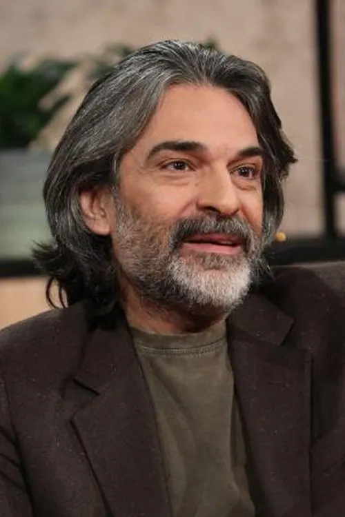 Foto de perfil del actor Ardalan Shojakave en el reparto