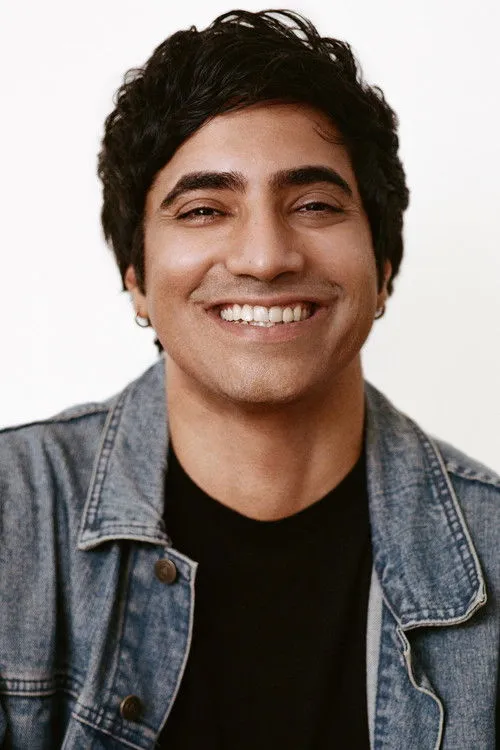 Arfi Lamba interpretando a Dr. Kiran Chitre