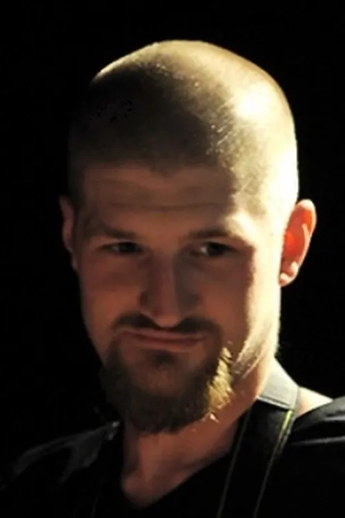 Argus Hammer interpretando a