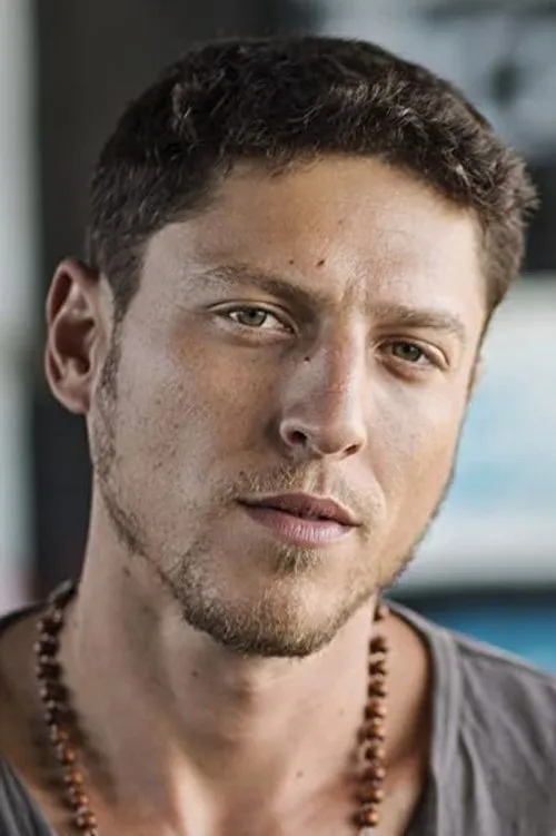 Andrew Heder ha trabajado con Ari Loeb en 1 ocasiones