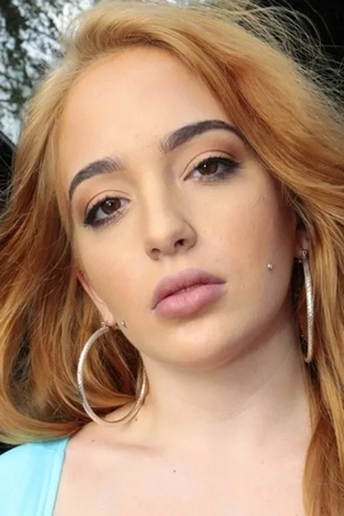 Aria Rose interpretando a 