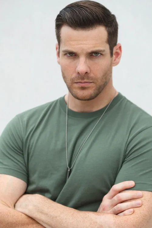 Aric Hendrix interpretando a Ben Smith