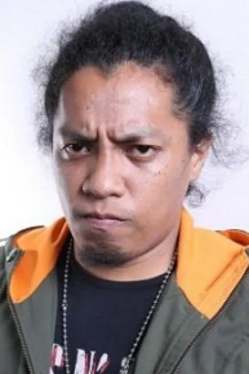 Indah Permatasari ha trabajado con Arie Kriting en 5 ocasiones