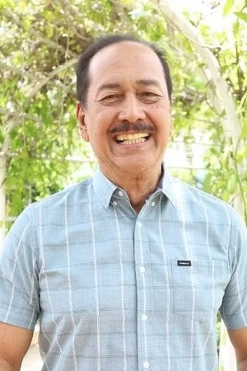 Ariel Ureta interpretando a Luisito