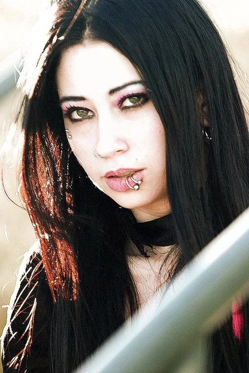 Ariela Bat-Sheva interpretando a Drifter