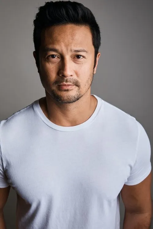 Aris Juson interpretando a Philip